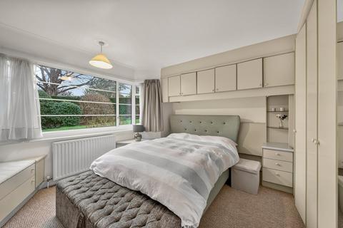2 bedroom flat for sale, Deanhill Court, Upper Richmond Road West, London