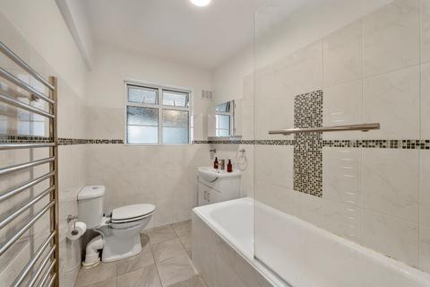 2 bedroom flat for sale, Deanhill Court, Upper Richmond Road West, London