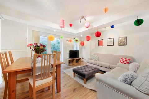 2 bedroom flat for sale, Kenwyn Road, Clapham, London