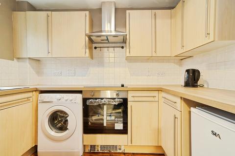 2 bedroom ground floor flat for sale, Whitehall Croft, Leeds
