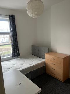 3 bedroom maisonette to rent, Adamsdown Square, Cardiff CF24