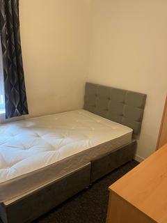 3 bedroom maisonette to rent, Adamsdown Square, Cardiff CF24