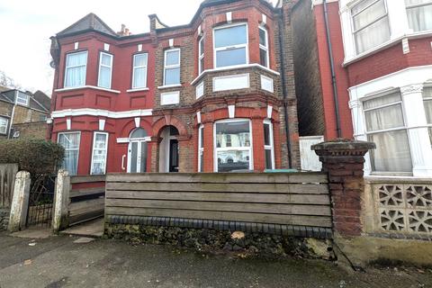 3 bedroom terraced house for sale, Sydney Road, London N8