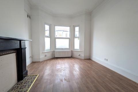 3 bedroom terraced house for sale, Sydney Road, London N8