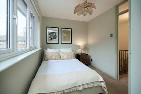 2 bedroom terraced house to rent, Claire Place, London, E14