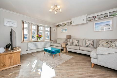 3 bedroom end of terrace house for sale, Semper Road, Grays