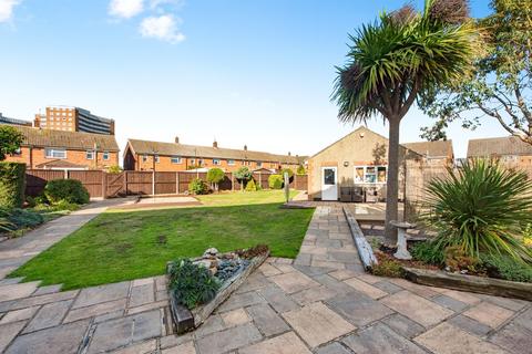 3 bedroom end of terrace house for sale, Semper Road, Grays