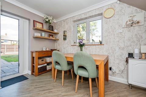 3 bedroom end of terrace house for sale, Semper Road, Grays