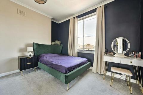 1 bedroom flat to rent, Barons Court Road, London