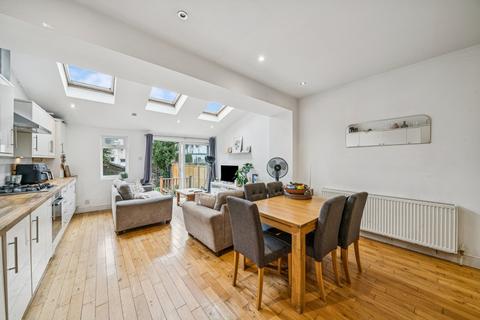 4 bedroom terraced house to rent, Ravensbury Road, London