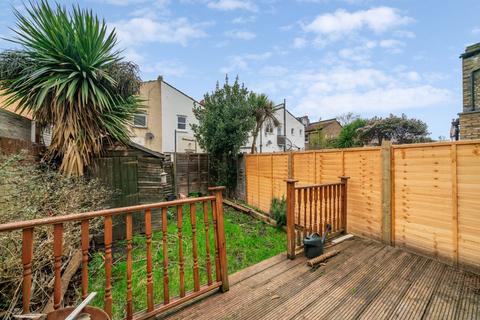4 bedroom terraced house to rent, Ravensbury Road, London