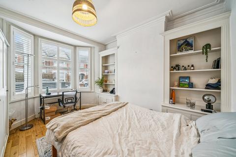 4 bedroom terraced house to rent, Ravensbury Road, London