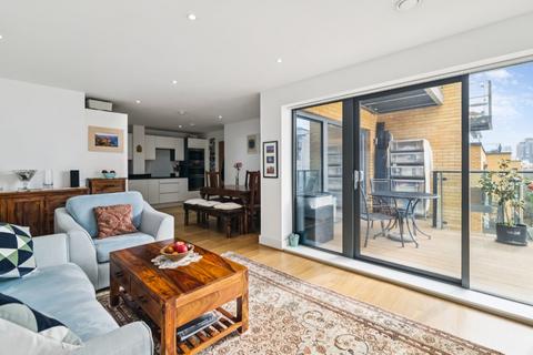 3 bedroom flat for sale, Knightley Walk, London