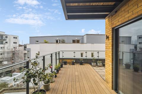 3 bedroom flat for sale, Knightley Walk, London