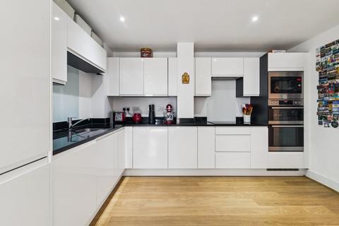 3 bedroom flat for sale, Knightley Walk, London