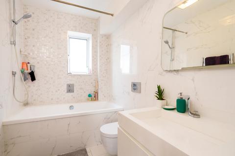 3 bedroom flat for sale, Belvedere Court, 372-374 Upper Richmond Road, London