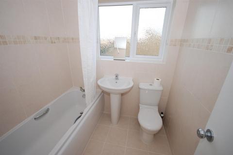 4 bedroom semi-detached house to rent, Whitnash, Leamington Spa, Leamington Spa