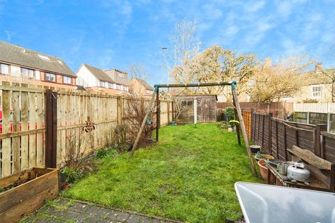 3 bedroom townhouse for sale, Chaucer Avenue, Pudsey