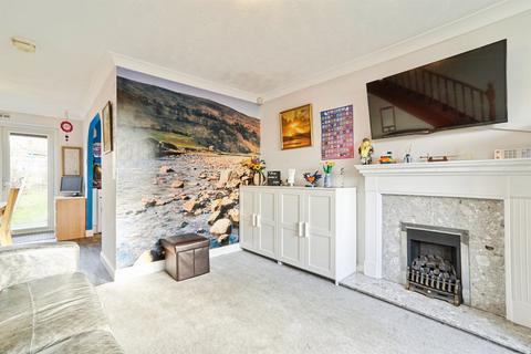 3 bedroom townhouse for sale, Chaucer Avenue, Pudsey