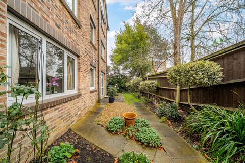 2 bedroom flat for sale, Constitution Hill, Woking, GU22