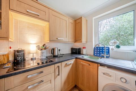 2 bedroom flat for sale, Constitution Hill, Woking, GU22