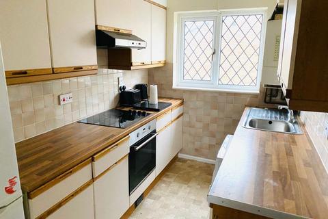 2 bedroom flat to rent, Orchard Parade, Selsey