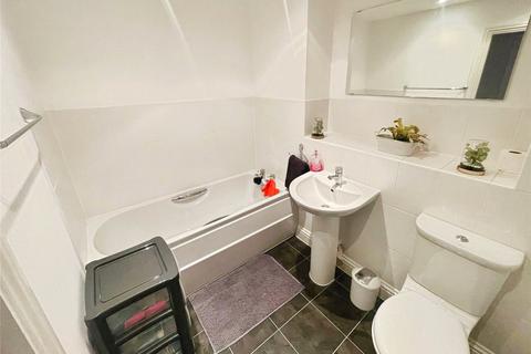 2 bedroom flat for sale, Manor Gardens Close, Leicestershire LE11