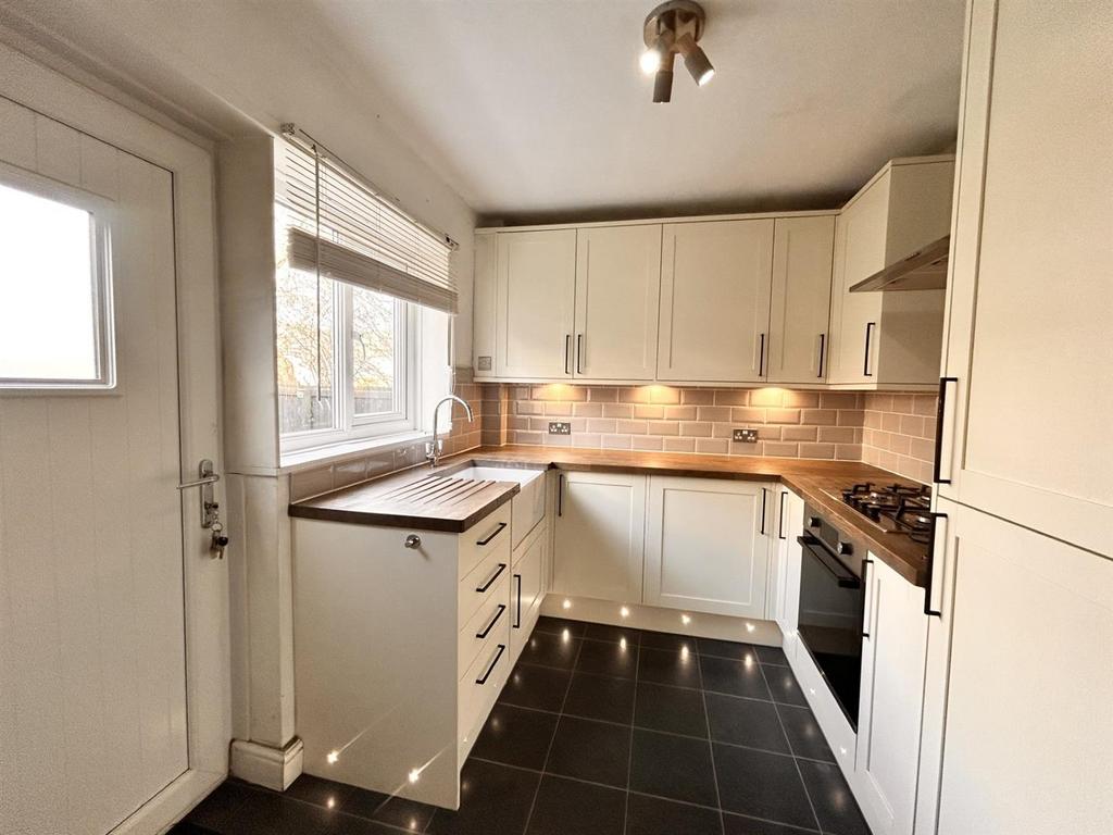Kitchen 2.jpg
