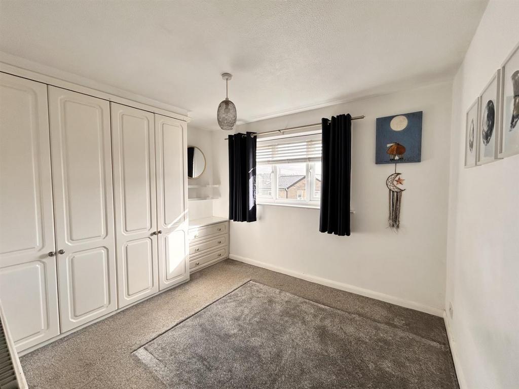 Bedroom 1.jpg