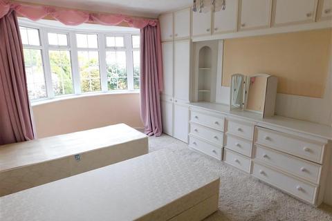 2 bedroom detached bungalow for sale, The Grove, Christchurch BH23