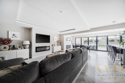 4 bedroom semi-detached house for sale, Falcon Close, Shoreham-By-Sea