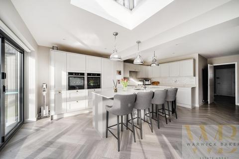 4 bedroom semi-detached house for sale, Falcon Close, Shoreham-By-Sea