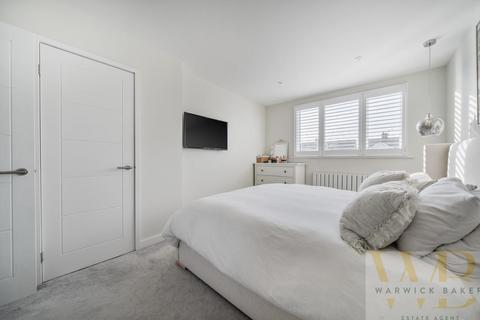 4 bedroom semi-detached house for sale, Falcon Close, Shoreham-By-Sea