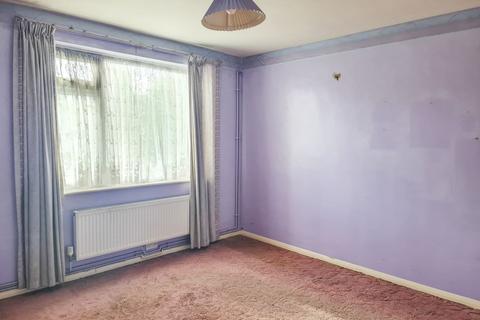 3 bedroom flat for sale, Flat 10 Pine Lodge, Tonbridge Road, Maidstone, Kent, ME16 8TA