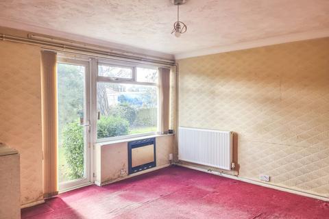 3 bedroom flat for sale, Flat 10 Pine Lodge, Tonbridge Road, Maidstone, Kent, ME16 8TA