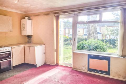 3 bedroom flat for sale, Flat 10 Pine Lodge, Tonbridge Road, Maidstone, Kent, ME16 8TA