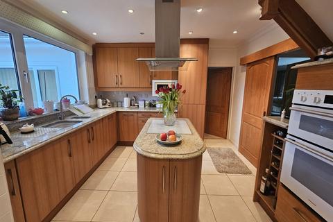 4 bedroom detached house for sale, Furzeland Drive, Neath, Neath Port Talbot.