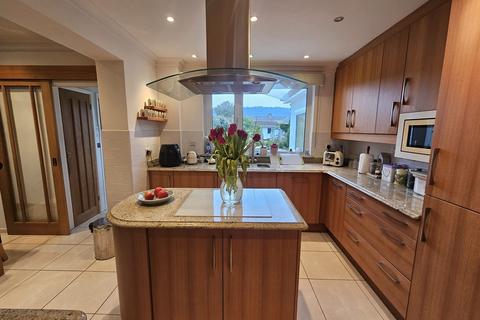 4 bedroom detached house for sale, Furzeland Drive, Neath, Neath Port Talbot.