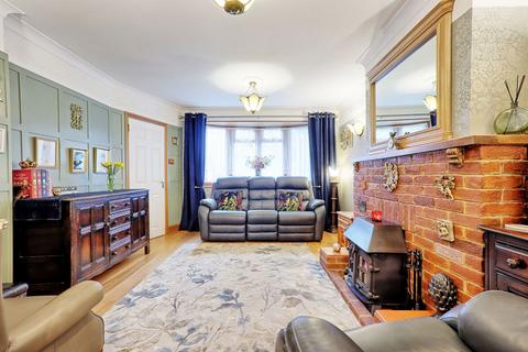 4 bedroom end of terrace house for sale, Edwin Close, Rainham RM13