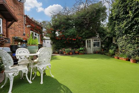 4 bedroom end of terrace house for sale, Edwin Close, Rainham RM13