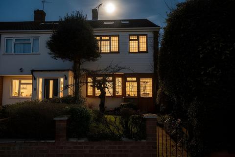 4 bedroom end of terrace house for sale, Edwin Close, Rainham RM13