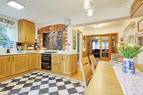 4 bedroom end of terrace house for sale, Edwin Close, Rainham RM13
