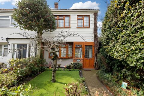 4 bedroom end of terrace house for sale, Edwin Close, Rainham RM13