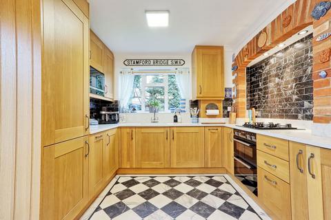 4 bedroom end of terrace house for sale, Edwin Close, Rainham RM13