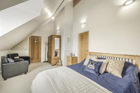 4 bedroom detached house for sale, Cricklade Road, South Cerney