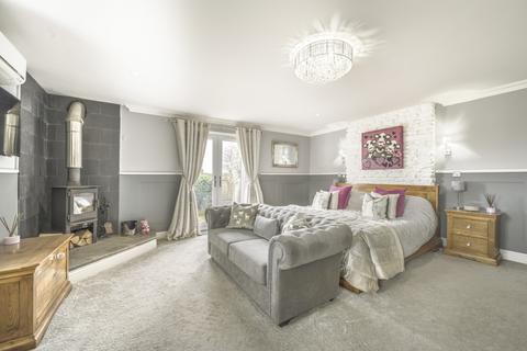 4 bedroom detached house for sale, Cricklade Road, South Cerney