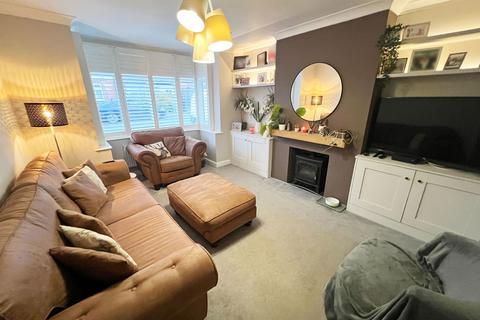 3 bedroom semi-detached house for sale, Newlands Avenue, Shepshed, Loughborough, Leicestershire, LE12 9DW