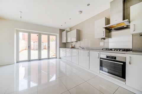 3 bedroom end of terrace house for sale, Lovegrove Way, London