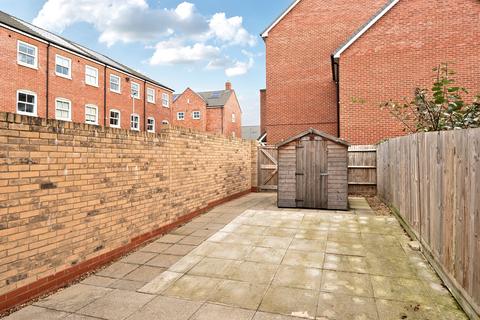 3 bedroom end of terrace house for sale, Lovegrove Way, London