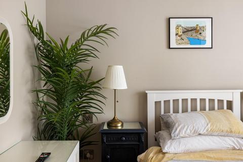 2 bedroom flat for sale, New Retort House, Harbourside